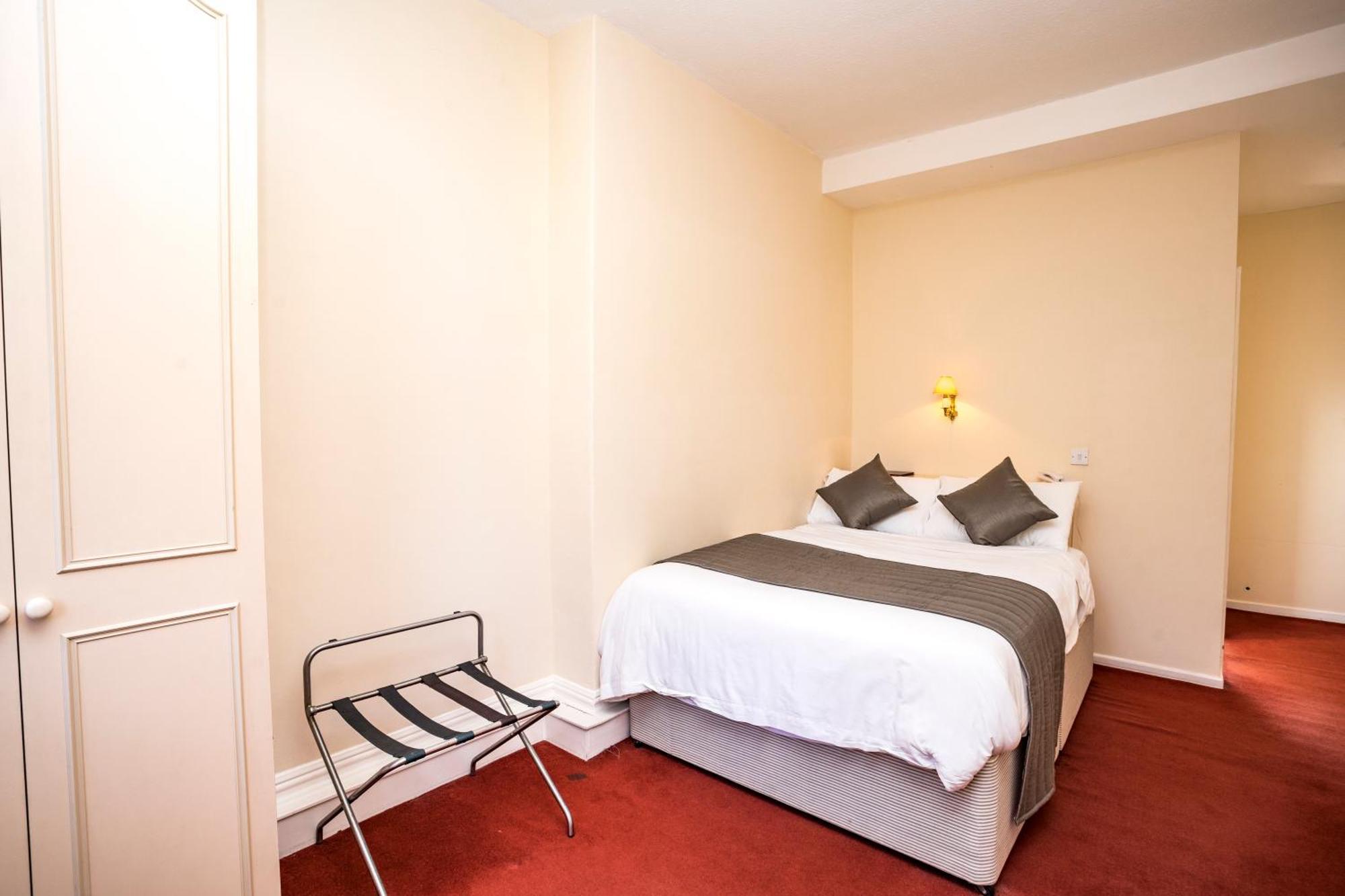 Borough Arms Hotel Newcastle-under-Lyme Dış mekan fotoğraf